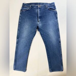 Men's Wrangler 13MWZ Jeans Straight Medium Wash Size 40x30 Actual size 36x28